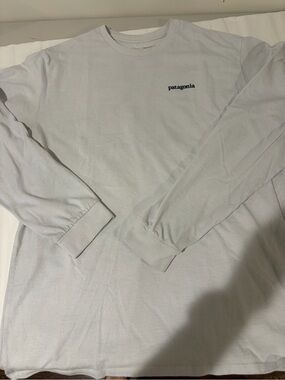 Patagonia Men's Long-Sleeve Logo T-Shirt in Light Gray